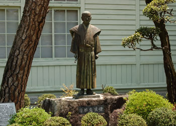 山田方谷像