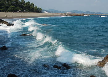 坂本龍馬　桂浜　太平洋の荒波